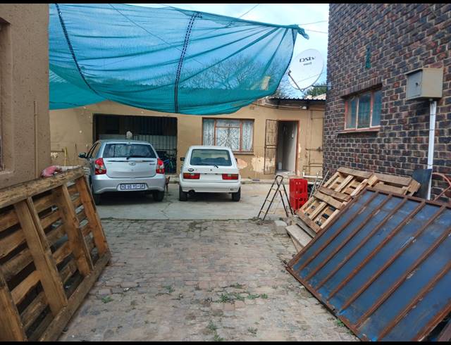 4 BEDROOM HOUSE FOR SALE IN SESHEGO B
